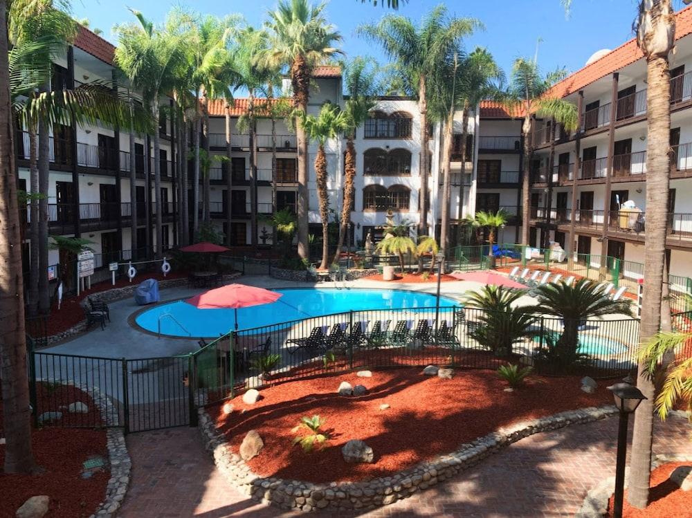 Buena Park Grand Hotel & Suites Екстериор снимка