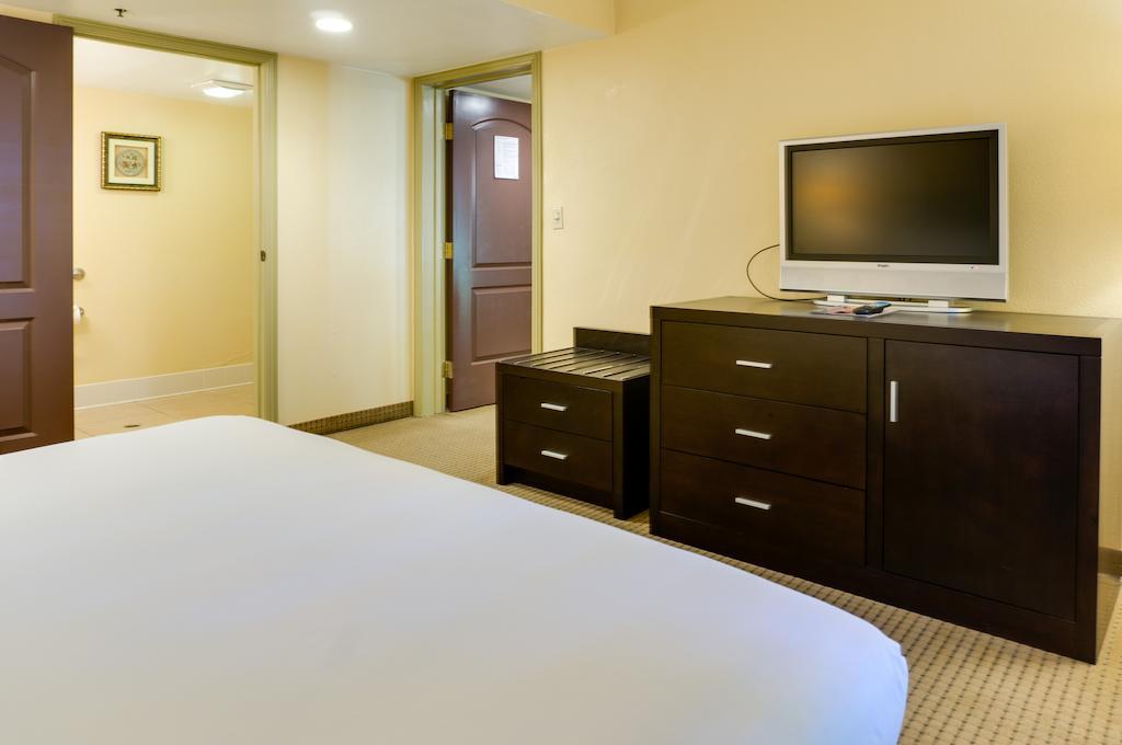 Buena Park Grand Hotel & Suites Екстериор снимка